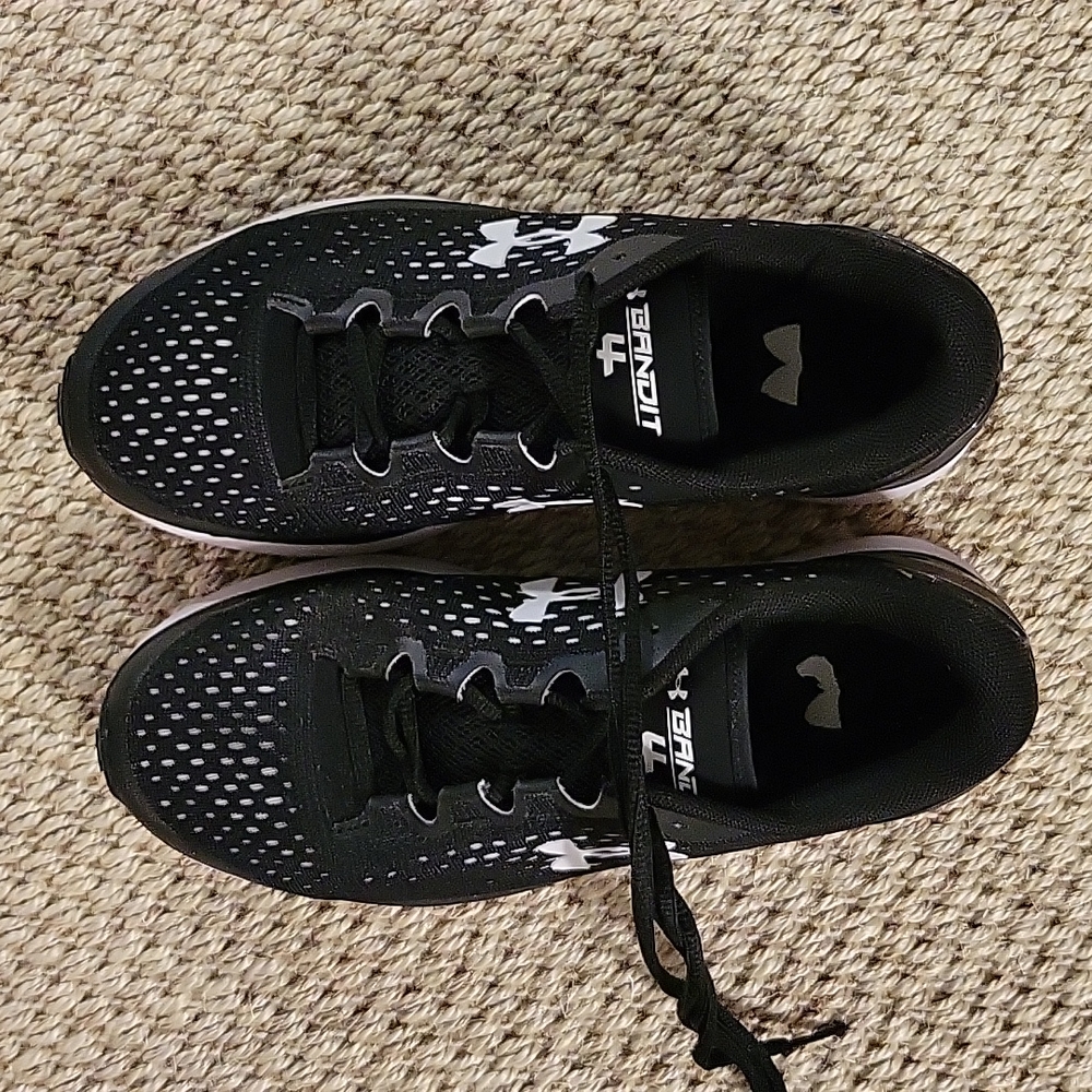 Under Armour Charged Bandit 4 black sneakers, size 9